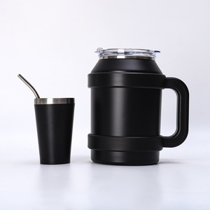 Grand gobelet isotherme en forme de baril de bière de 1500 ml + 140 ml avec poignée, livré avec un petit gobelet et une paille assortis - Product Image 2