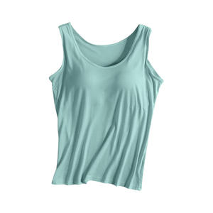 Venta al por mayor de camisetas de yoga para mujer en colores sólidos surtidos con embalaje a granel para tiendas, estudios y programas de reventa. - Product Image 1