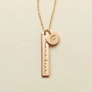 Joyería de acero inoxidable Para Hija y madre, collar con colgante de corazón inicial con barra vertical grabada en oro de 18 quilates para mamá - Product Image 3
