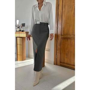 Jupe élégante grise taille haute en polyviscose avec garniture sur la patte de boutonnage pour femme, ajustement réglable, style long midi - Product Image 2