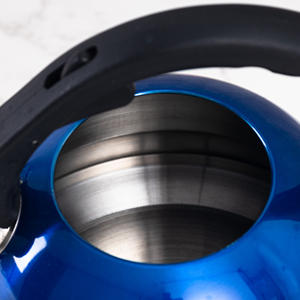 Bouilloire sifflante moderne en acier inoxydable pour cuisinière, finition miroir bleue, ébullition rapide avec bec verseur sifflant - Product Image 4