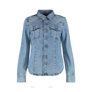 Camisa Vaquera Femenina Refinada para Uso Diario, Estilo Moderno con Tela Suave y Silueta Femenina para un Uso Casual Versátil - Product Image 1