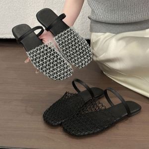 Nuevas sandalias romanas de verano para mujer, estilo europeo-americano, de malla calada, planas, con punta redonda y diseño envolvente, tipo mule. - Product Image 1