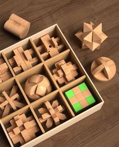 Jeu de casse-tête en bois 3D 10-en-1 Kongming Lock, jouet de test d'intelligence en bois rouge pour adolescents et adultes - Product Image 2