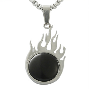 Collier pendentif flamme en acier inoxydable pour homme, design géométrique rétro punk, sertissage clos de pierre précieuse noire 120143 - Product Image 1