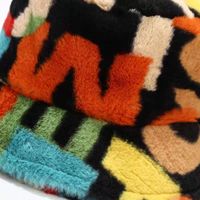 Chapeau Bob Doux et Moelleux à Motifs Floraux et Lettres, Chapeau d'Hiver Chaud en Polaire pour Femme, Style Y2K Streetwear, Idéal pour l'Extérieur et le Quotidien