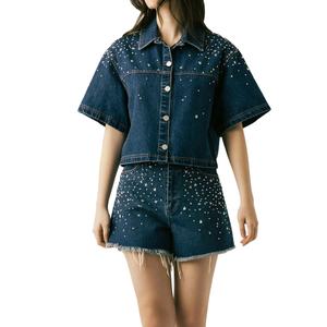 เสื้อเชิ้ตเดนิมติดกระดุมคุณภาพสูงสำหรับผู้หญิง รุ่นใหม่ล่าสุด ประดับคริสตัล พร้อมกางเกงขาสั้นทรงเอประดับคริสตัล ลุคซัทช์สีซีดแบบวินเทจ - Product Image 1