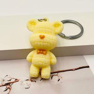 Nuevo Llavero Creativo de Silicona con Diseño de Oso Tejido, Llavero de PVC Colorido con Oso para Regalo Promocional - Product Image 4