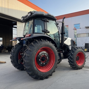 รถแทรกเตอร์ 120 แรงม้า ขับเคลื่อน 4 ล้อ พร้อมปั๊มน้ำ PTO ระบบเกียร์ขับเคลื่อน พร้อมเครื่องยนต์และชุดเกียร์ อุปกรณ์เสริมสำหรับรถแทรกเตอร์แบบกำหนดเองได้ - Product Image 4