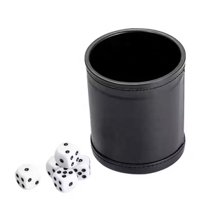 Logotipo <span class=keywords><strong>en</strong></span> relieve personalizado Profesión Entretenimiento <span class=keywords><strong>Casino</strong></span> Taza <span class=keywords><strong>de</strong></span> cuero Pu personalizada para juegos Buena Taza <span class=keywords><strong>de</strong></span> <span class=keywords><strong>Juego</strong></span> <span class=keywords><strong>de</strong></span> plástico grande hecha a mano - Product Image 2