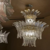 Lustre à trois niveaux en verre de Murano soufflé à la main transparent et ferrures en laiton