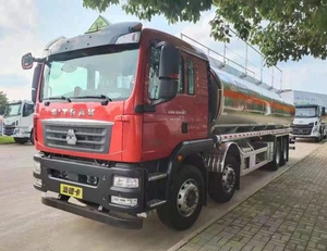 Autocisterna Sinotruk 8X4 Nuova <span class=keywords><strong>a</strong></span> Diesel con Serbatoio in Acciaio al Carbonio/Lega di Alluminio in Vendita - Product Image 2
