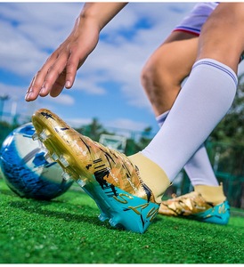 Chaussures de football respirantes, baskets athlétiques pour sports d'équipe, chaussures de football pour garçons, filles, hommes et femmes - Product Image 1