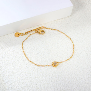 สร้อยข้อมือรูปหัวใจประดับเพชรซิร์คอนทรงเรขาคณิตสำหรับผู้หญิง ของขวัญสุดหรู ฝังเพชรขนาดเล็ก วัสดุสแตนเลส เครื่องประดับแฟชั่น - Product Image 3