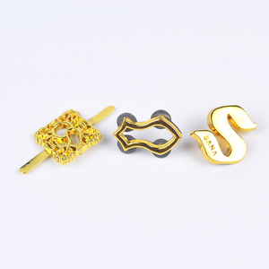 Parches Metálicos Personalizados con Logotipo para Bolsos, Etiquetas Metálicas Lavables con Nombre de Marca para Ropa, Etiquetas en Relieve 3D en Forma de Rollo - Product Image 1