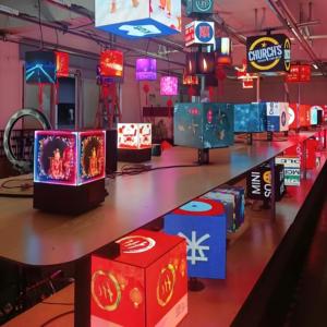 Écran LED Cube Magique Personnalisé Intérieur/Extérieur, Pas de pixel 2,604 mm, Luminosité 4000-4500 cd/m² pour <span class=keywords><strong>Magasin</strong></span> de Détail - Product Image 2