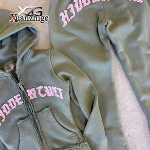 定制徽标仿旧全拉链套头衫毛巾刺绣运动服 2 件套舒适运动裤和短款连帽衫套装女式 - Product Image 2