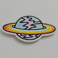 Patch brodé Planète Saturne Arc-en-ciel, Applique Étoile Univers Spatial pour Veste Chapeau Sac à Dos Streetwear Cosmique Enfants