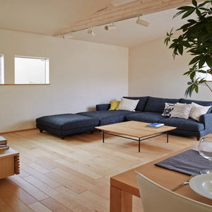 Piso de Madera de Arce JXZ Popular, Precio Competitivo, Tamaño Personalizado, Resistente al Agua, Piso de Madera de Arce Duradero - Product Image 1