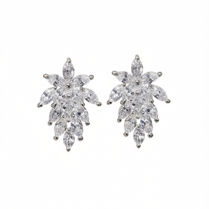 Orecchini a perno con fiore SLS in argento 925, cristallo e strass, gioielli da donna romantici per matrimonio, montatura a griffe, oro bianco - Product Image 1