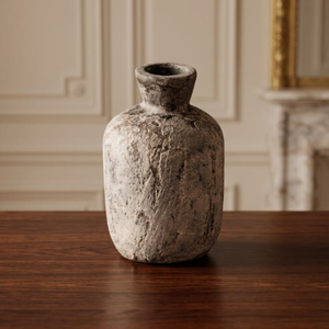 Este rústico florero de cerámica con forma de botella de Home Basket Bali presenta cerámica de arcilla antigua que le da un toque vintage. - Product Image 3