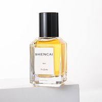 Bouteille en verre carrée transparente de luxe 2026, 50ml, 30ml, 100ml, vide, sérigraphiée, couleur personnalisée, avec étiquette gaufrée et fenêtre