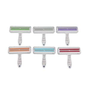 Rouleau dépoussiérant pour poils d'animaux de haute qualité, portable, en plastique et nylon, auto-nettoyant, avec rangement automatique, facile à nettoyer, livraison rapide, pour chats - Product Image 1