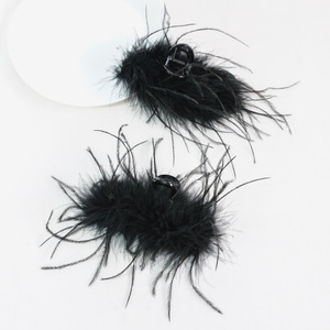 Nouvelle Arrivée Pinces à Cheveux Artisanales en Plumes d'Autruche Synthétiques 11cm pour Coiffures Tendance au Niveau de la Nuque - Vente en Gros Luxe pour Cheveux - Product Image 3