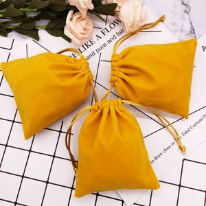 Petite pochette à cordon carrée en velours court 7x9cm personnalisée, réutilisable pour bijoux, montres, cosmétiques, emballage et rangement - Product Image 1
