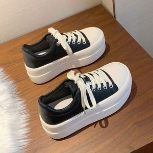 Nouvelles chaussures décontractées pour femmes 2026, baskets blanches à semelle épaisse tendance, chaussures de marche quotidiennes polyvalentes pour le campus - Product Image 1