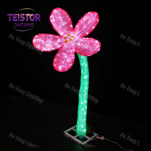 Sculpture lumineuse de fleurs de Noël en plein air comme pièce maîtresse décorative pour les installations publiques saisonnières - Product Image 2