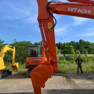 Excavadoras Hitachi EX120 12TON usadas de buena calidad a la venta a precios bajos - Product Image 2