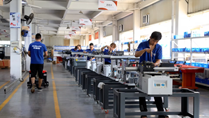 Approvisionnement direct d'usine pour imprimante à jet d'encre grand format 2.1m rouleau UV à rouleau impression publicitaire intérieure/extérieure - Product Image 6