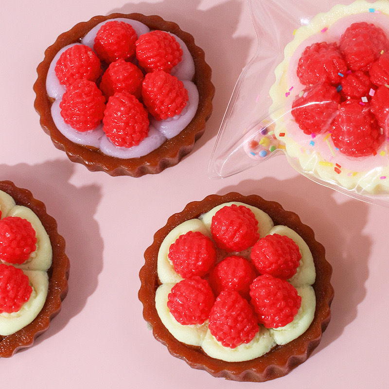 Lindo juguete blando de tarta de frambuesa