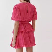 Fabricants de vêtements personnalisés jupe à volants rose tissée décontractée plissée à manches courtes robes pour femmes avec ceinture solide