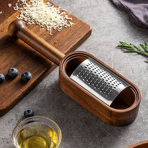 Rallador de Queso Desmontable de Acero Inoxidable Duradero con Contenedor de Madera, Rallador Multifuncional de Queso y Vegetales - Product Image 6