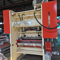 Machine de production de plaques de plâtre perforées