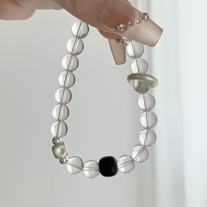 Bracelet en perles de cristal blanc avec anneau en argent et perle porte-bonheur noire, bijoux unisexes à porter au quotidien - Product Image 1