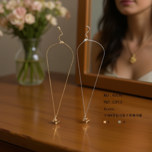 Collar con colgante de diamante con letra W, cadena de acero inoxidable, 6 opciones de color - Product Image 3