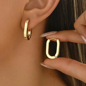 Orecchini a Cerchio Geometrici a Forma di U per Donne, Design Semplice per Uso Quotidiano, Accessori per Orecchie - Product Image 1