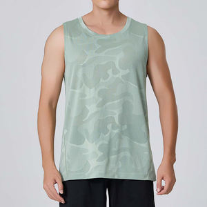 Camiseta deportiva sin mangas para hombre, personalizable, activada por el sudor, de malla transpirable, de secado rápido, para fitness y maratón. - Product Image 3