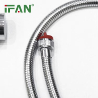 Ensemble de douche IFAN en plastique chromé électrolytique pour hôtel avec douchette à jet doux/à pression et pommeau de douche pluie