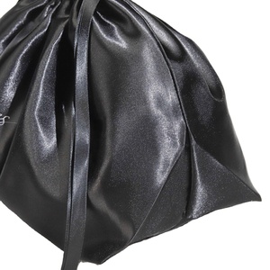 Sac de shopping en satin noir avec cordon de serrage, design gratuit, taille personnalisée, pochette anti-poussière en satin pour cosmétiques et soins de la peau - Product Image 3
