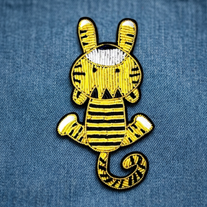 BADGE BRODÉ EN SOIE DESIGN LION - Product Image 3