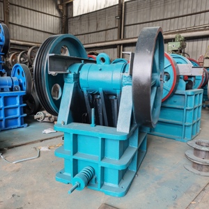 150*250 Broyeur mobile de gangue de charbon de galets de haute qualité Broyeur de mâchoire de granit de déchets de construction - Product Image 3