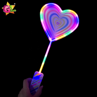 Bâton lumineux LED néon en forme de cœur avec poignée arc-en-ciel, motif unilatéral, jouet clignotant en plastique pour enfants