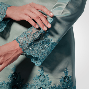 Robe de soirée sirène moderne Baju Kurung en satin brodé avec diamants, style malaisien musulman pour femme, collection SIPO Eid - Product Image 2