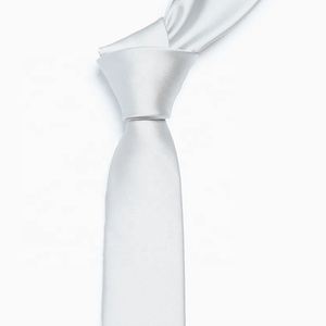 Cravatta da <span class=keywords><strong>Uomo</strong></span> Personalizzata 5cm Grigio Chiaro per Matrimonio Alta Qualità Raso Poliestere Tinta Unita Sottile con Etichetta Privata - Product Image 2