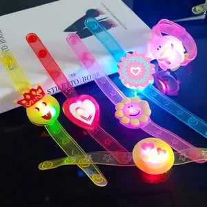 Mainan baru Multi warna cahaya mainan kilat hadiah untuk anak lampu LED bercahaya gelang kreatif jam tangan Flash pergelangan tangan bercahaya mainan