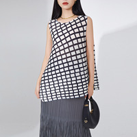Top sin mangas plisado Miyake de cuello redondo, holgado, informal, antiarrugas, ecológico, 100% poliéster, para mujer, venta al por mayor, PY 2026
